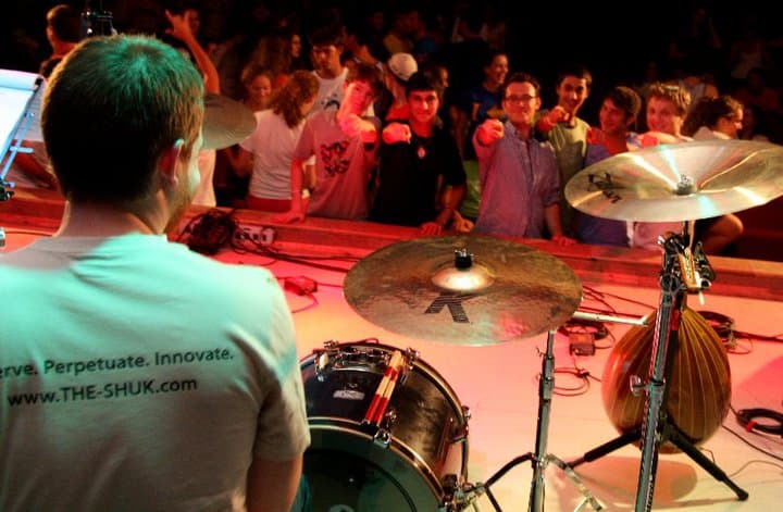 Jewish Music for Multigenerational Events: How to Choose Songs Everyone Will Enjoy